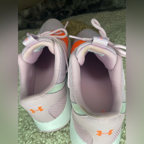 Under Armour Breathe Lace. - Picture 2 of 3